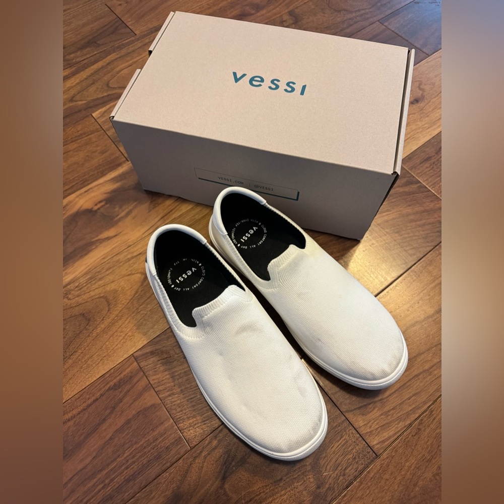 VESSI Vessie BOARDWALK SLIP-ON SNEAKER.  Worn for one week.  Size 9